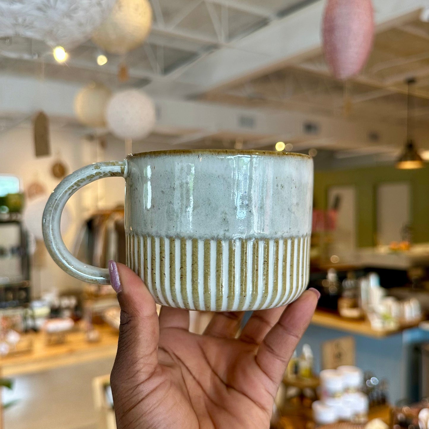 Stoneware Mug with Crimped Bottom