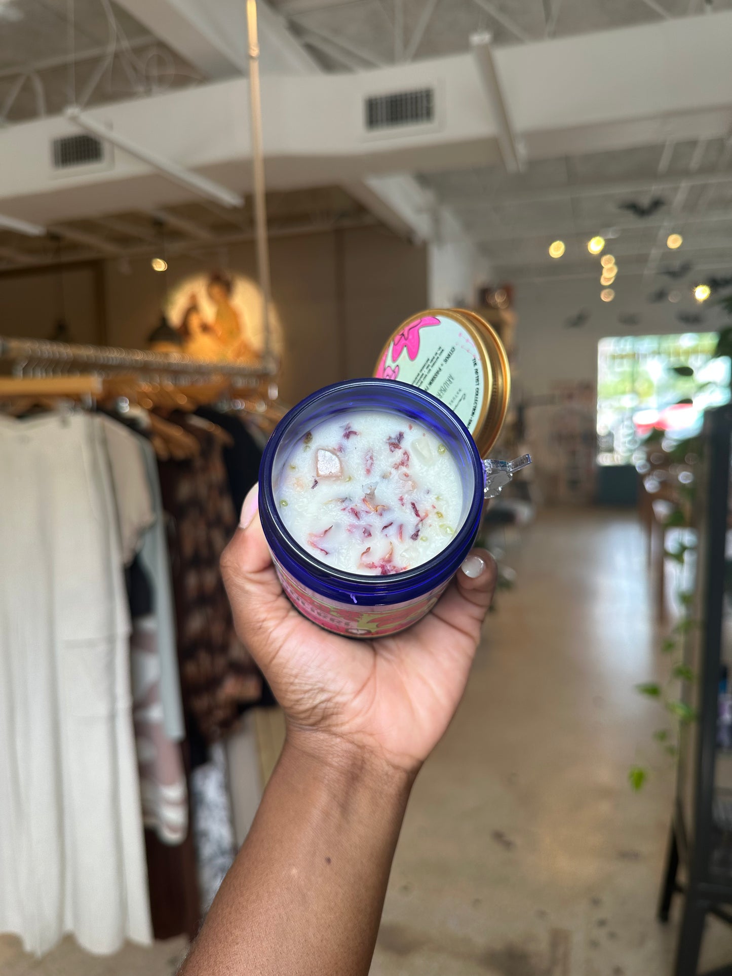 Ariuberti Illustration x Earth Tonix Candle