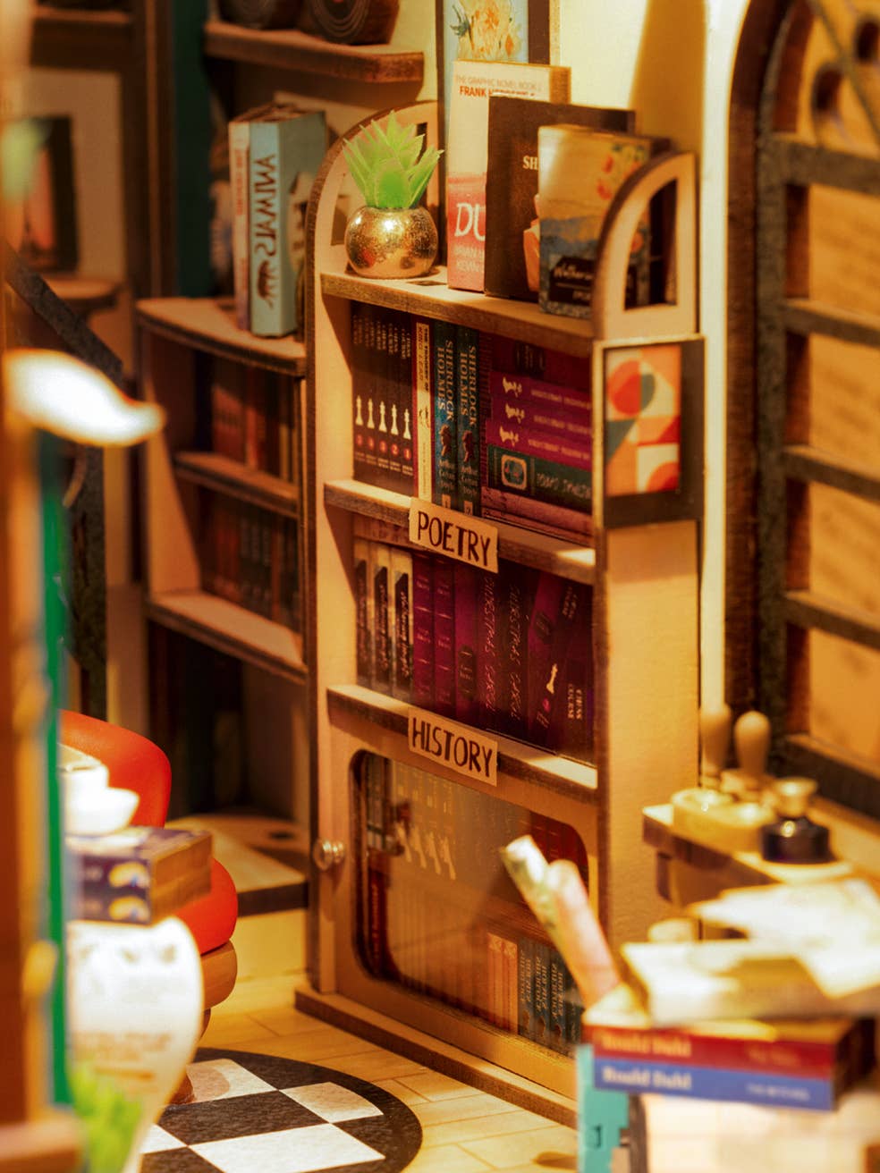 DIY Miniature House Book Nook Kit: Bookstore