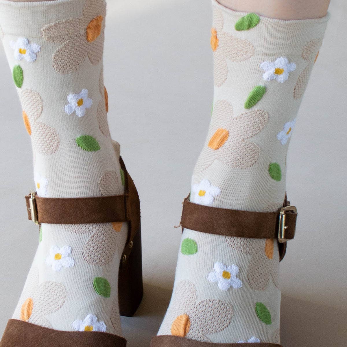 Vintage Daisy flower socks: Taupe/black