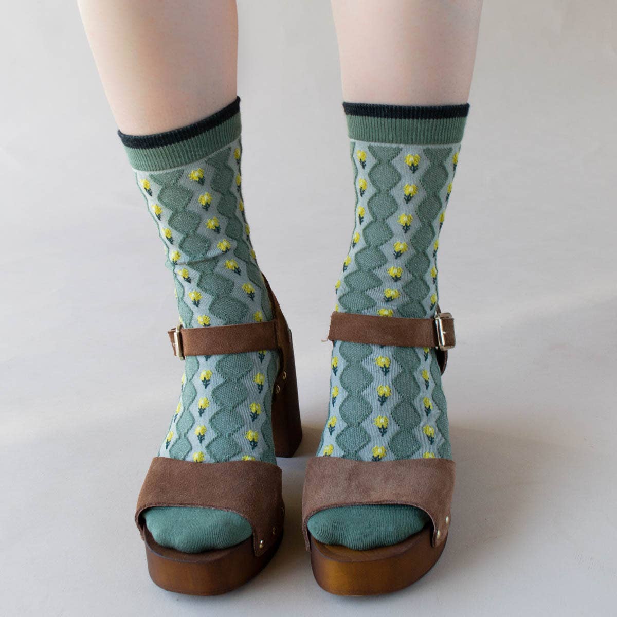 Little Daisy Diamond Shape Socks: Warm Sage