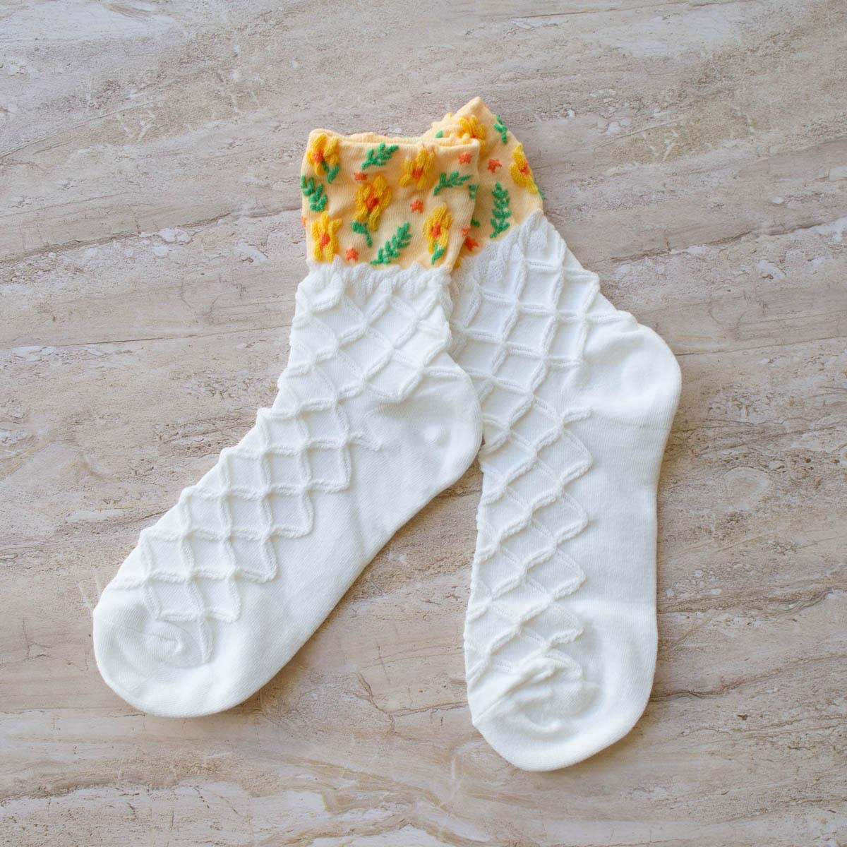 Floral Half Tone Casual Socks: White/Apricots
